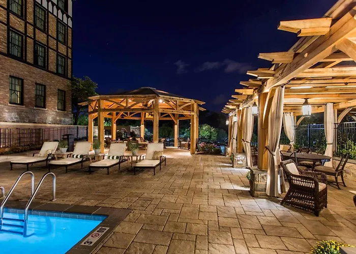Hotel Roanoke & Conference Center, Curio Collection By Hilton