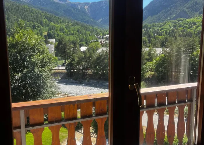 Hotel Bucaneve
