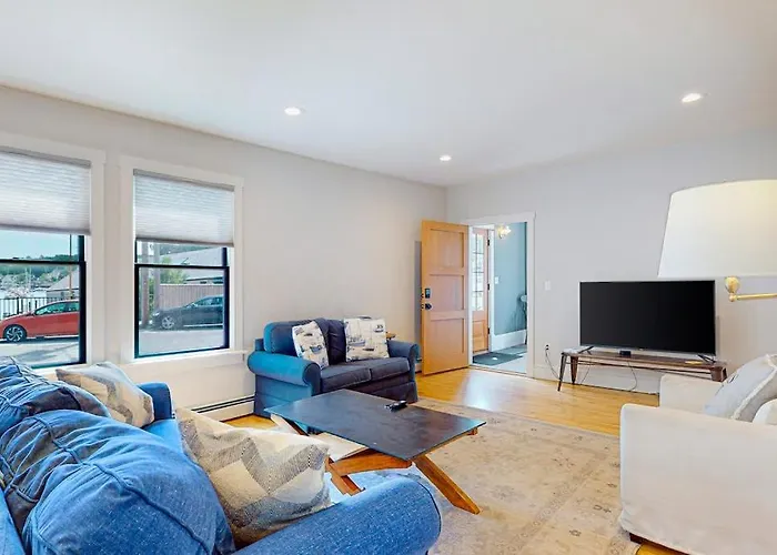 Waterfront, Walkable Home With Beautiful Kitchen & Washer/Dryer - Dog-Friendly