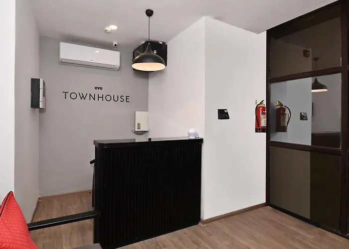 Super Townhouse 244 Munshipuliya