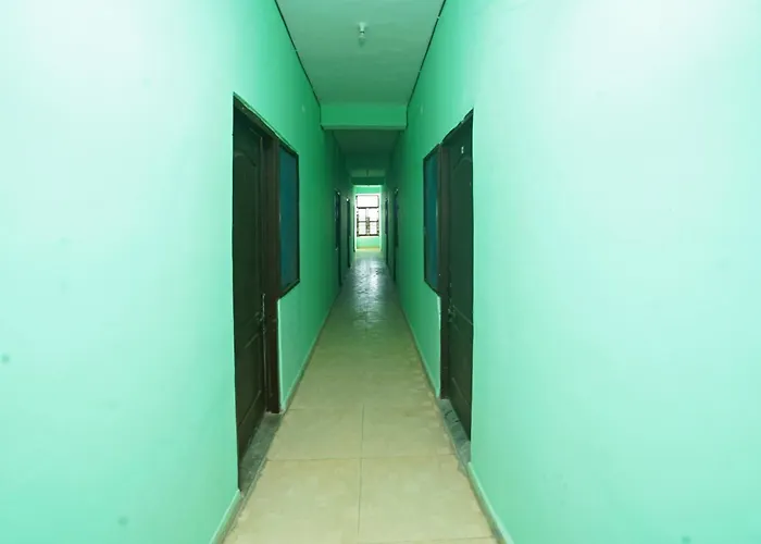 Hotel O Paras Guest House & Restaurant