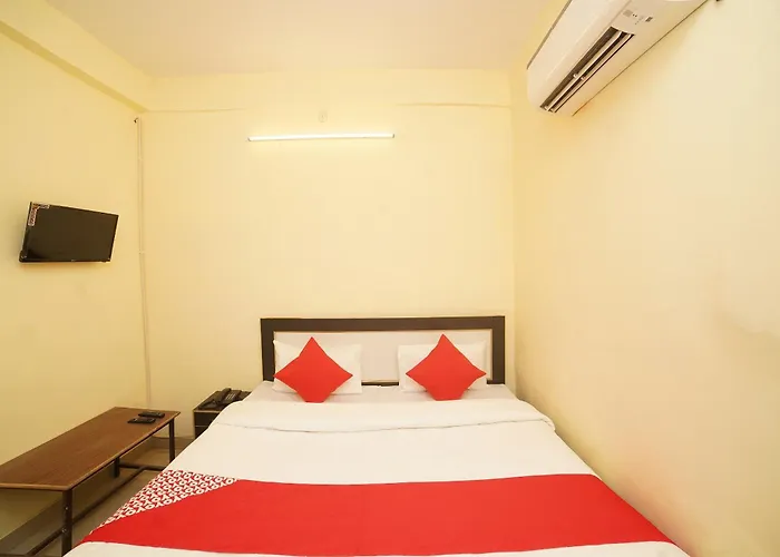 Hotel O Paras Guest House & Restaurant