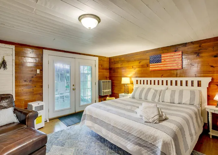 'Lil Red Hen' Cottage In The Boone Area W/ Hot Tub