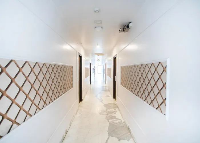 Hotel O Arora Shoppers Park