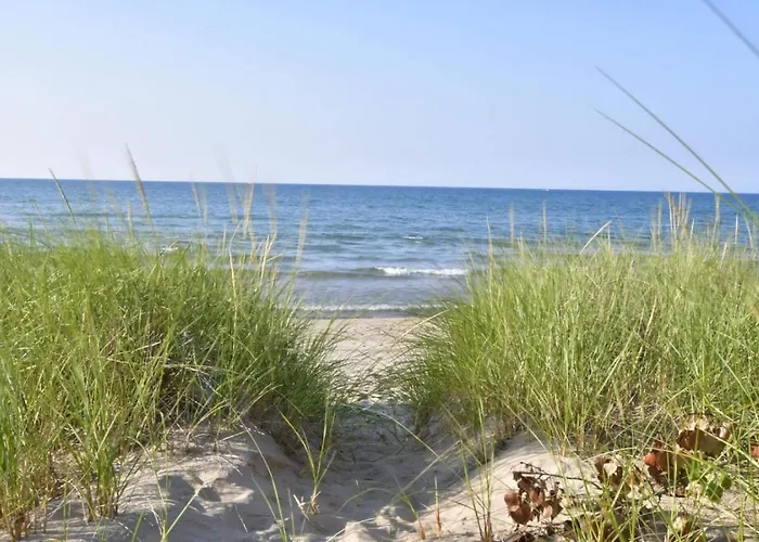Huge Yard Family Friendly Smart Home Walk To Beach Dunes Hiking Trails
