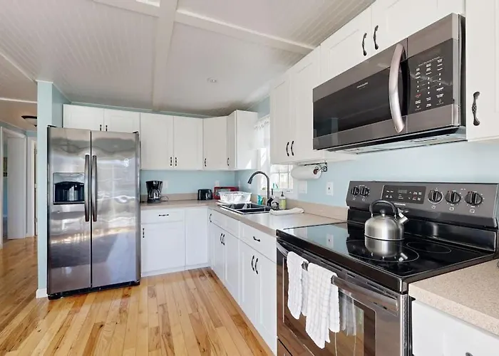 Dog-Friendly Home With Deck, Pool Table, & Firepit - Walk To Downtown Boothbay