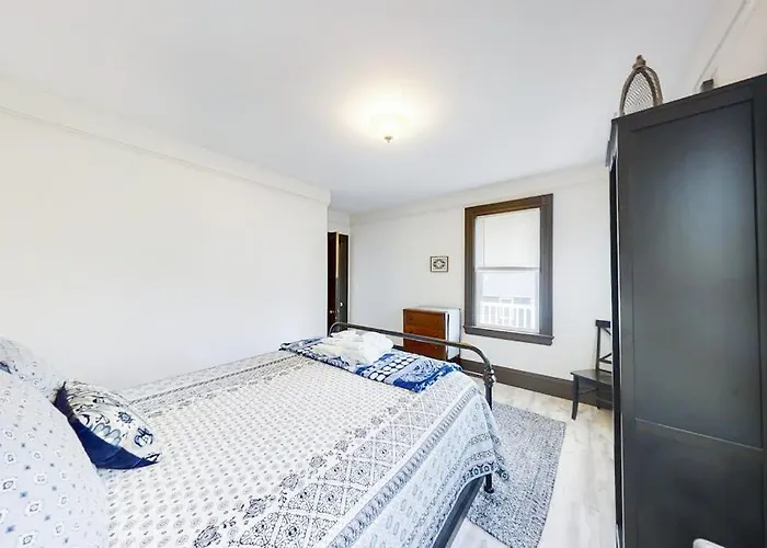 Newly Renovated Haven W/ Deck, Walk To Shops, Dining & Marina, Pet Friendly