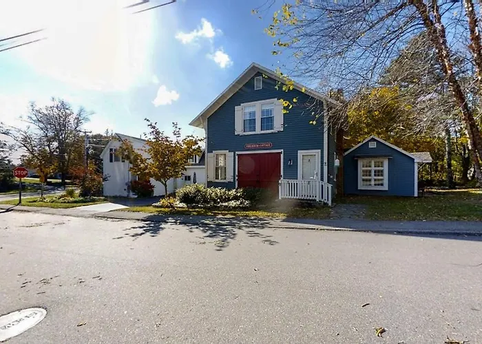 Historical New England Home, Outdoor Shower , Dog-Friendly