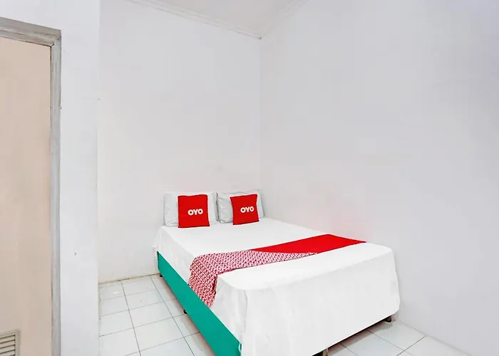 Oyo 90790 Royale Nias