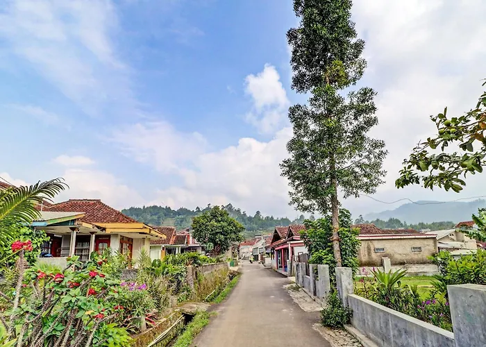 Oyo Homes 90850 Cibeunying Eco Tourism Homestay Cibodas Maribaya 2