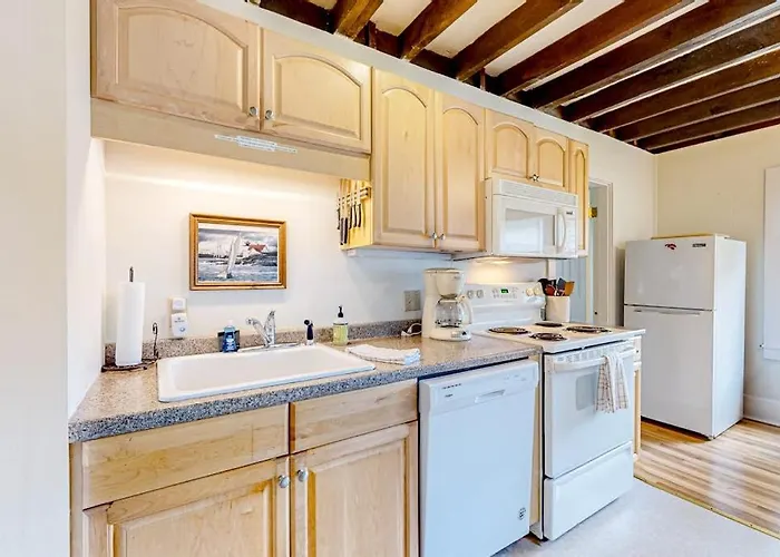 Dog-Friendly Bay View Home - Water Views