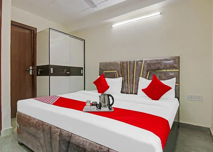 Hotel O King Stay Near Tdi Mall