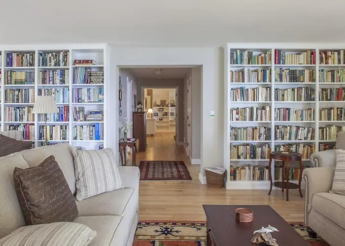 Great Home With Water View - One House From Harbor - Washer/Dryer & Dog-Friendly