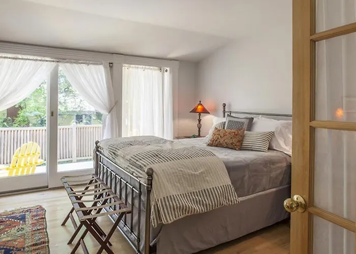 Great Home With Water View - One House From Harbor - Washer/Dryer & Dog-Friendly