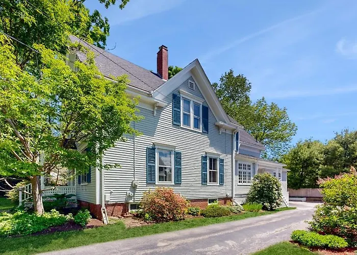 Parker House: Historic Home - Walk Downtown, Dog-Friendly & Washer/Dryer