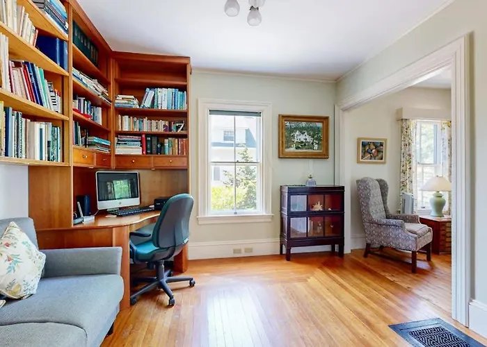 Parker House: Historic Home - Walk Downtown, Dog-Friendly & Washer/Dryer