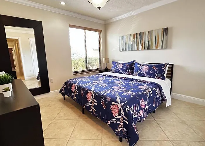 Tropical Oasis Home W Community Pool Great Area
