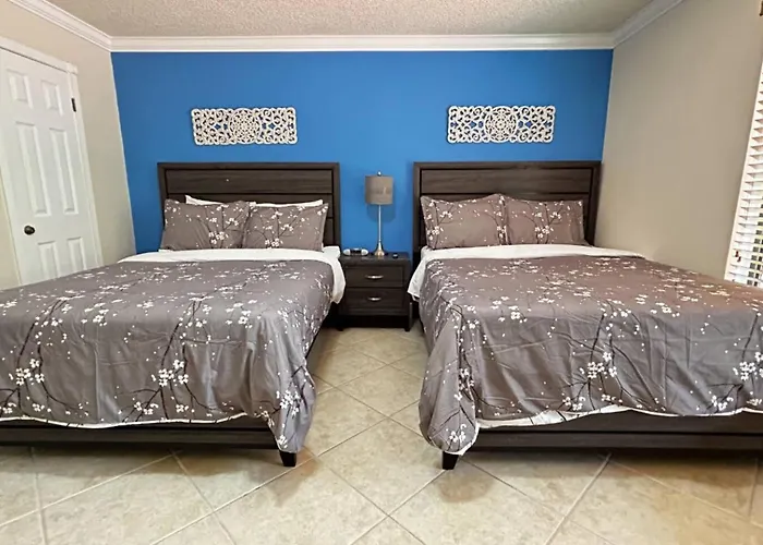 Tropical Oasis Home W Community Pool Great Area