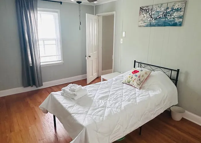 Near Waterfront, Maryland Renovated Home - Walk To Historic Downtown!