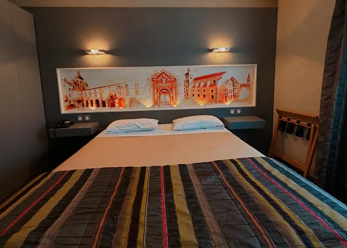 Hotel De La Cloche
