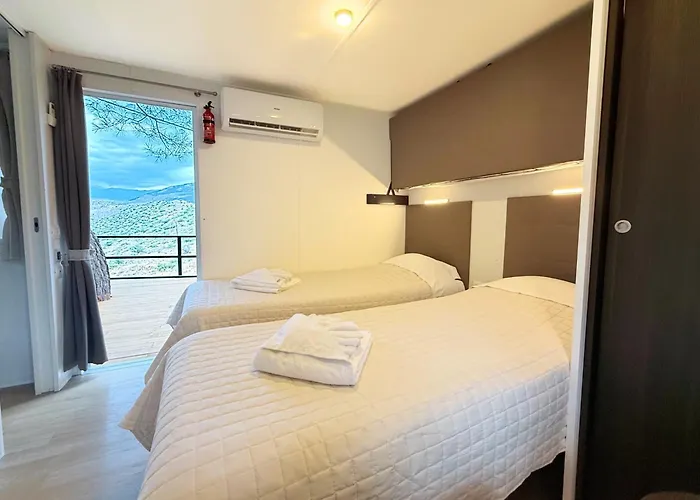 Chrissa Camping Rooms & Bungalows