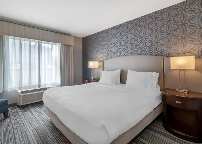 Best Western Plus Franklin Square Inn