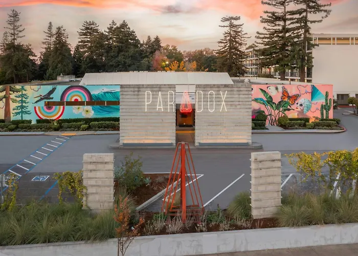 Hotel Paradox, Autograph Collection