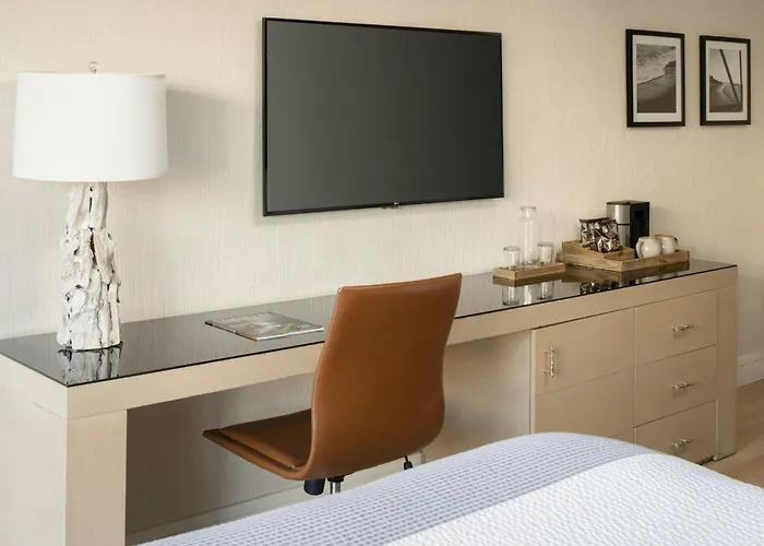 Hotel Paradox, Autograph Collection