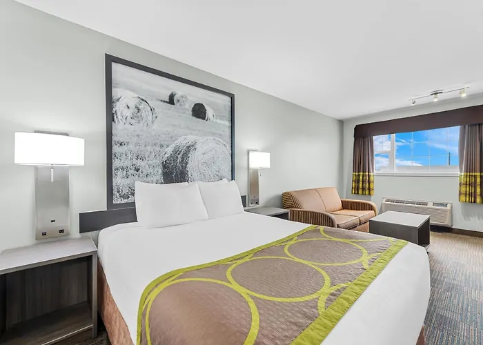 Super 8 By Wyndham Saskatoon Near Saskatoon Airport