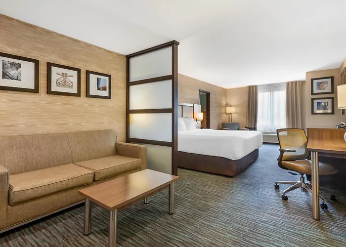 Comfort Inn & Suites Calgary Airport - North