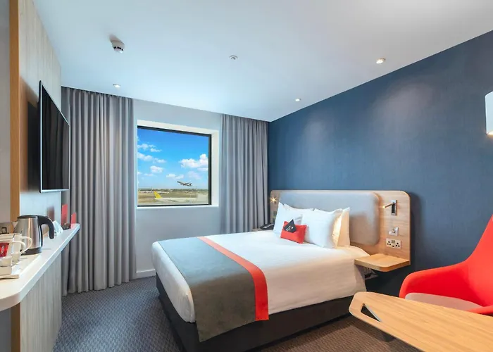 Holiday Inn Express - London Heathrow T4 By Ihg