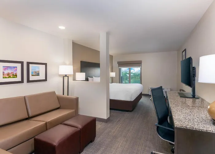 Coral Pointe Sarasota, An Ascend Collection Hotel