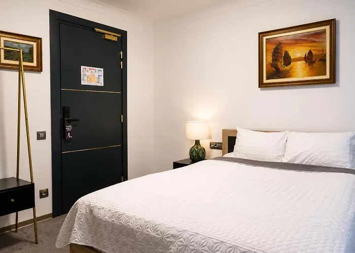 The Square Hotel