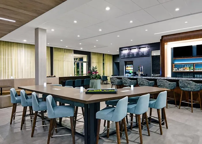 Courtyard By Marriott Hamilton