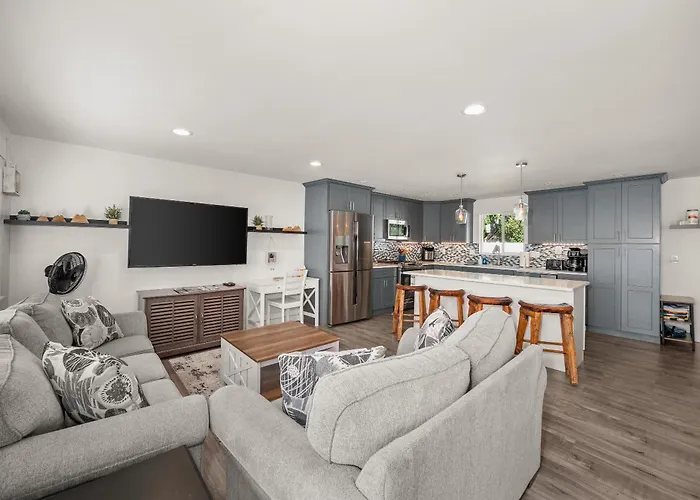 Updated Spacious Home & Hot Tub