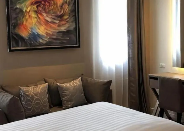 Sri U-Thong Grand Hotel