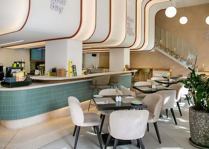Mercure Larnaca Finikoudes Beach