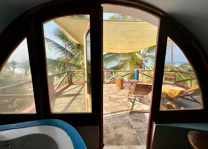 Beachfront Paradise Boutique Hotel - Alebrijes Jacuzzi Suits