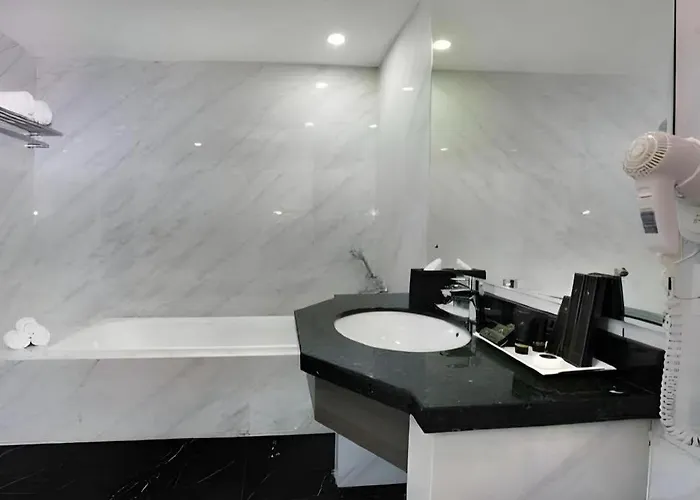 Pyramid Suites Hotel