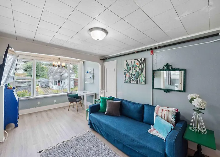 #Stayinmydistrict Heritage House Suite