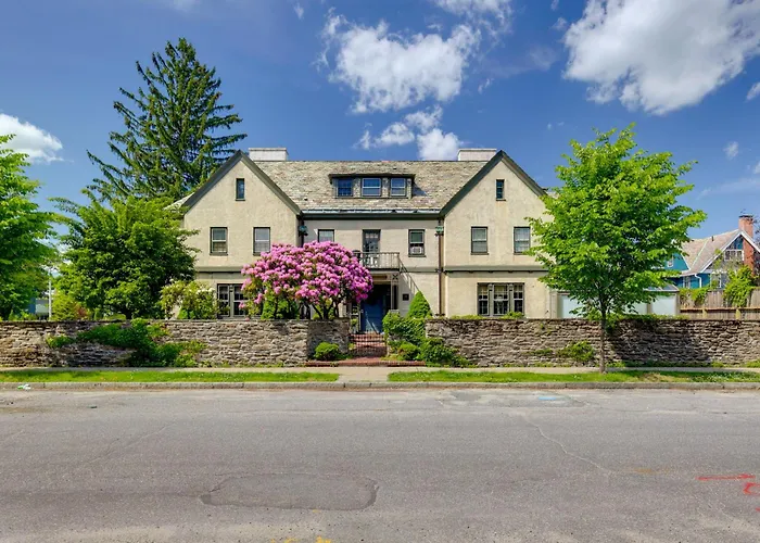 Shared Hot Tub: Historic Cottage, Walk To Elm Park
