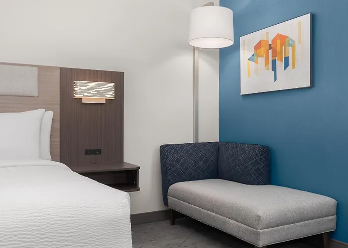 Holiday Inn Express & Suites Memphis East By Ihg