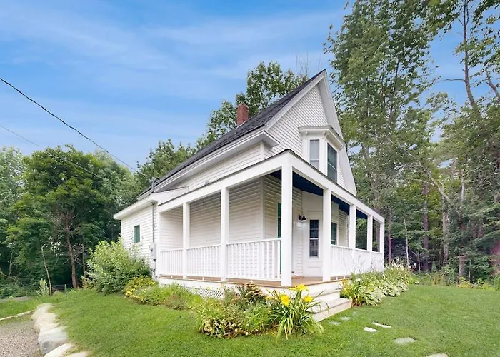 Charming Camden Retreat With Front Porch, Deck And Wifi