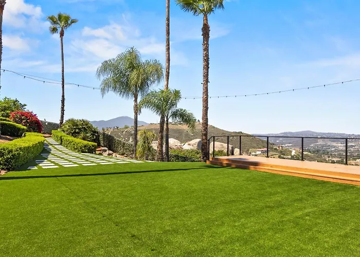 Luxury Hilltop Estate- Resort Pool & Sunset Views