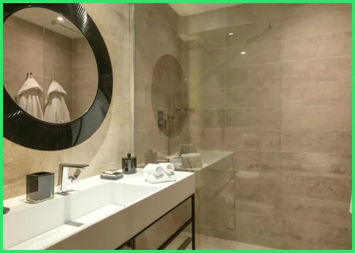 Hotel Gupta Residency ! Ujjain - Fully-Air-Conditioned Hotel At Prime Location With Wifi , Near Mahakal Temple And Railway Station, Newly Constructed And Luxurious Rooms