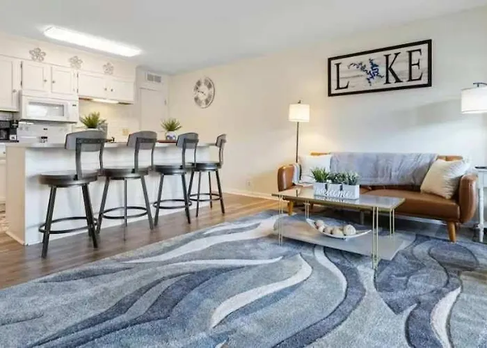 The Luxe Lakefront