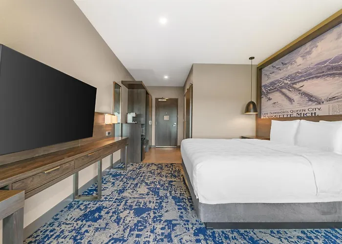 Best Western Plus Marquette Hotel & Suites