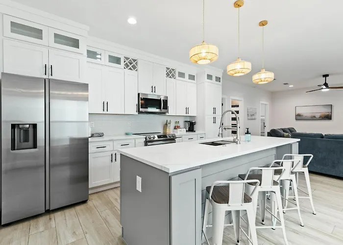 Beachy Cottage Near Sports Complex Owa Beaches Shopping Restaurants Mini Golf Central To All The Fun Foley Has To Offer
