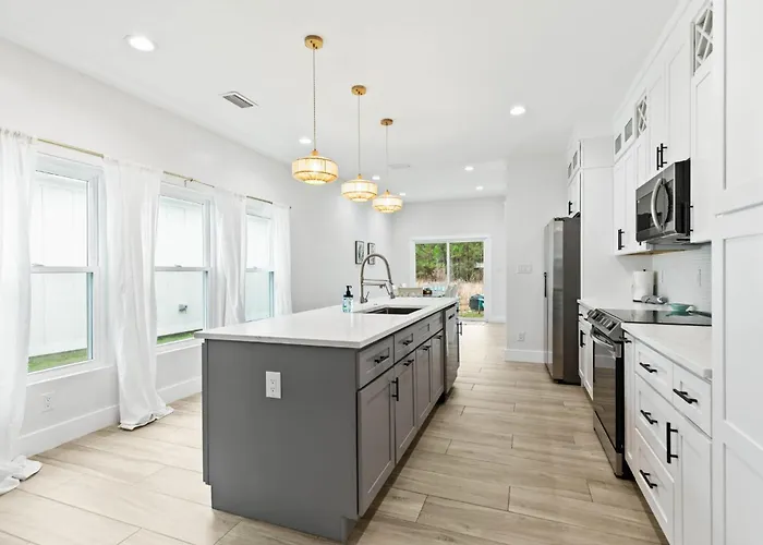 Beachy Cottage Near Sports Complex Owa Beaches Shopping Restaurants Mini Golf Central To All The Fun Foley Has To Offer