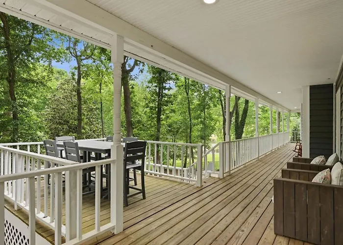 Porch Paradise By Avantstay